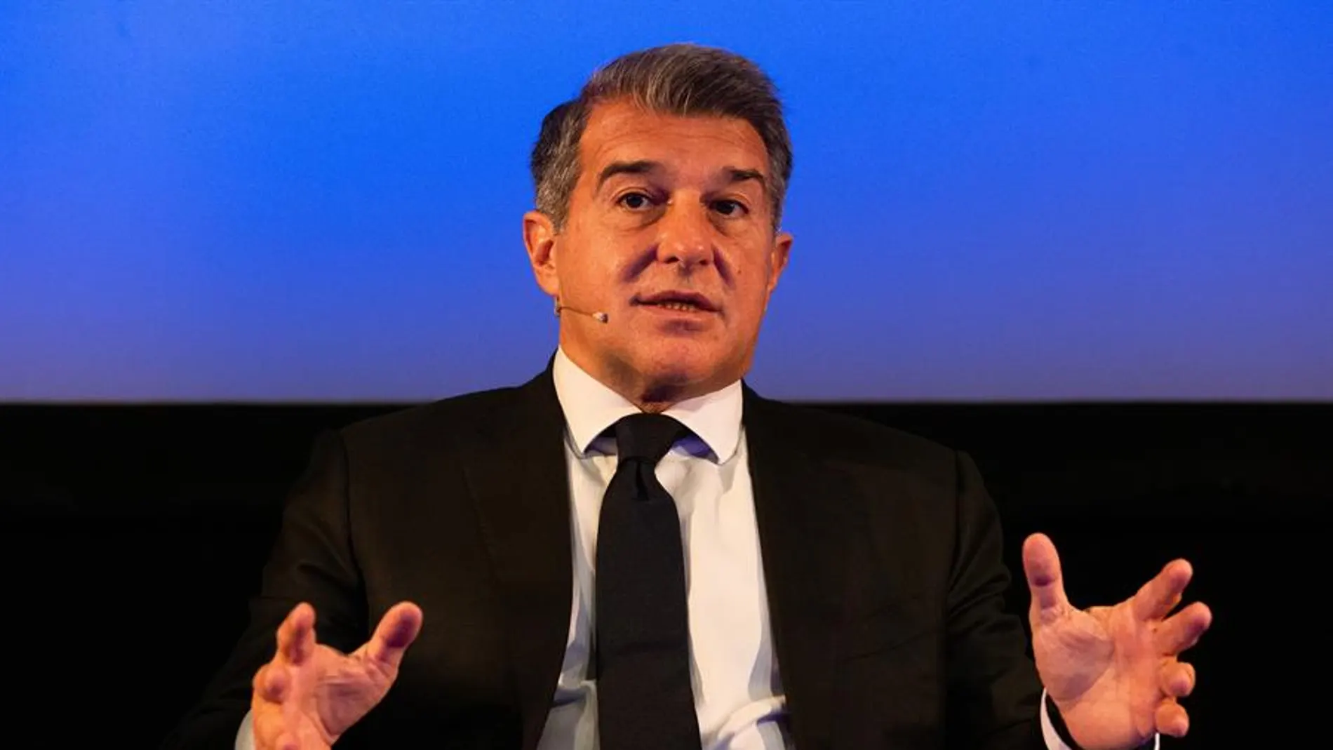 Joan Laporta contará Con Víctor Valdés y Mateu Alemany para "conseguir que Messi vuelva a sonreír" Joan Laporta contará Con Víctor Valdés y Mateu Alemany para "conseguir que Messi vuelva a sonreír"