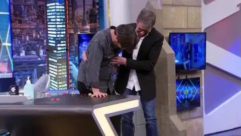 Un ataque de cataplexia de Jordi Évole asusta a Pablo Motos en directo: "He sentido cuando te ibas" Un ataque de cataplexia de Jordi Évole asusta a Pablo Motos en directo: "He sentido cuando te ibas"