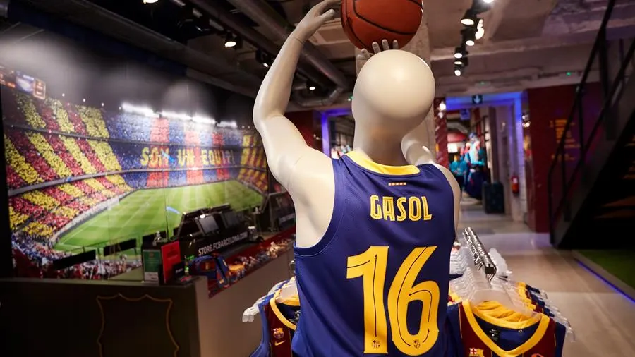 Locura para conseguir la nueva camiseta de Pau Gasol tras su vuelta al Barcelona