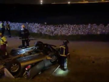 Muere un hombre de 57 años en Soto del Real (Madrid) al atravesar con su vehículo una rotonda y volcar 