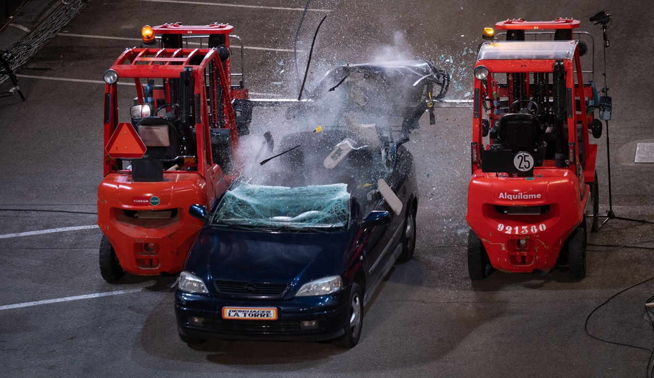 Descapote extremo en 'El Hormiguero 3.0': Walter Franco guillotina un coche en directo Descapote extremo en 'El Hormiguero 3.0': Walter Franco guillotina un coche en directo