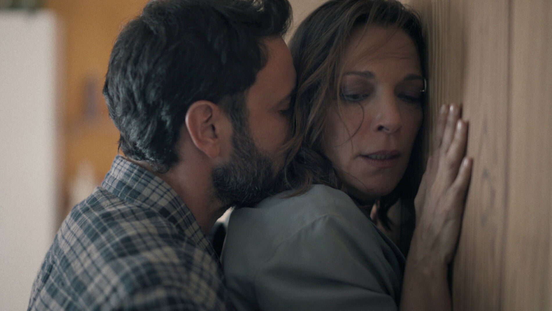 Rebeca, despechada y el teniente Godoy acorrala a Alberto Becker