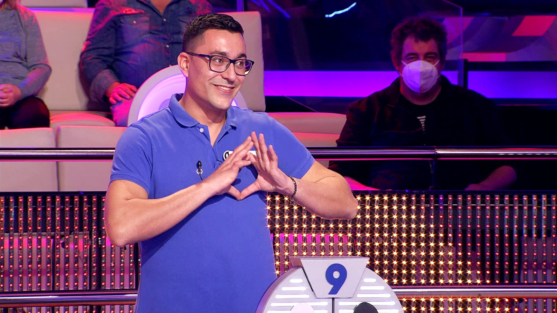 A Alejandro le entra la timidez cuando Arturo Valls le pregunta por su apellido en &lsquo;&iexcl;Ahora caigo!&rsquo; 