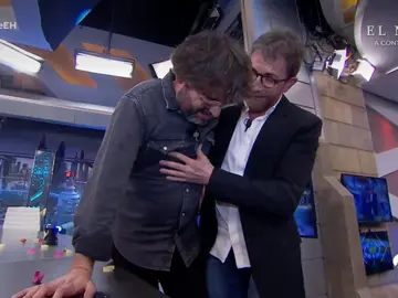 Jordi Évole sufre un episodio de cataplexia y es socorrido por Pablo Motos Jordi Évole sufre un episodio de cataplexia y es socorrido por Pablo Motos