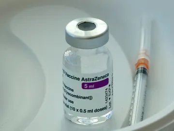 Una dosis de la vacuna de AstraZeneca Una dosis de la vacuna de AstraZeneca