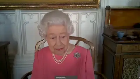 Isabel II de Inglaterra anima a los británicos a vacunarse Isabel II de Inglaterra anima a los británicos a vacunarse