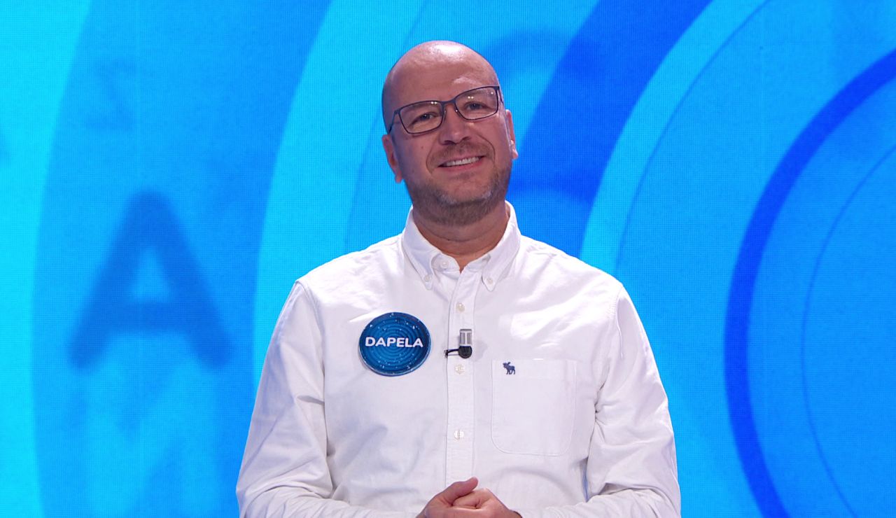 Dapela explica cómo juegan en familia a ‘Pasapalabra’: ¡Quién pierde, friega! Dapela explica cómo juegan en familia a ‘Pasapalabra’: ¡Quién pierde, friega!