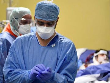 Los hospitalizados en Extremadura bajan del centenar en una jornada con 38 casos y tres fallecidos
