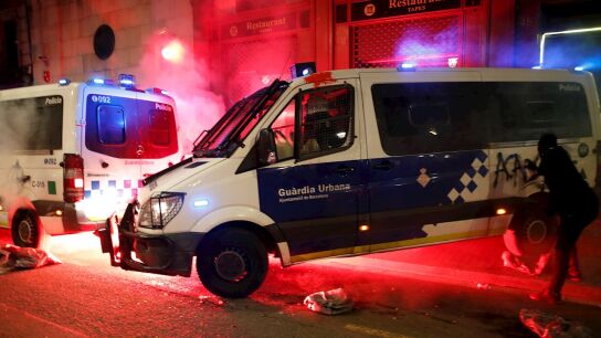 Diez detenidos en una nueva noche violenta de protestas en Barcelona a favor de Pablo Has&eacute;l