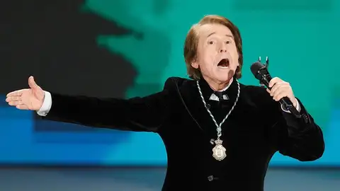 Raphael revoluciona las redes cantando su particular interpretación del Himno de Andalucía: "No lo conocía" Raphael revoluciona las redes cantando su particular interpretación del Himno de Andalucía: "No lo conocía"