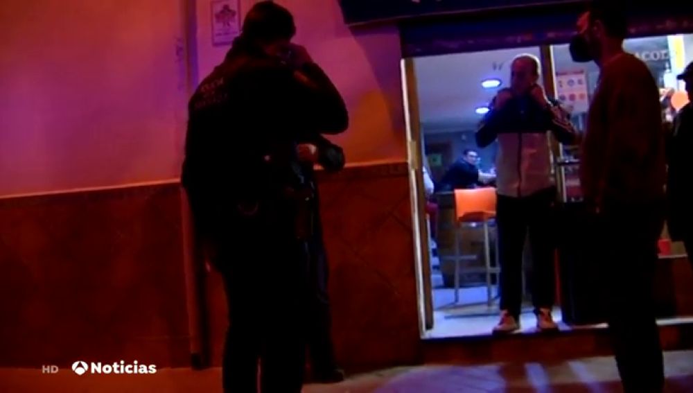 Desalojada una fiesta con 82 personas en un pub de Jaén sin mascarillas 