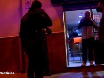 Desalojada una fiesta con 82 personas en un pub de Jaén sin mascarillas 