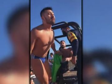 La policía de México detiene en la playa de Tulum a una pareja gay por besarse