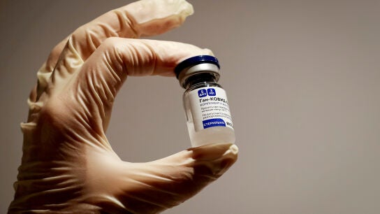 Un vial de la vacuna rusa Sputnik V