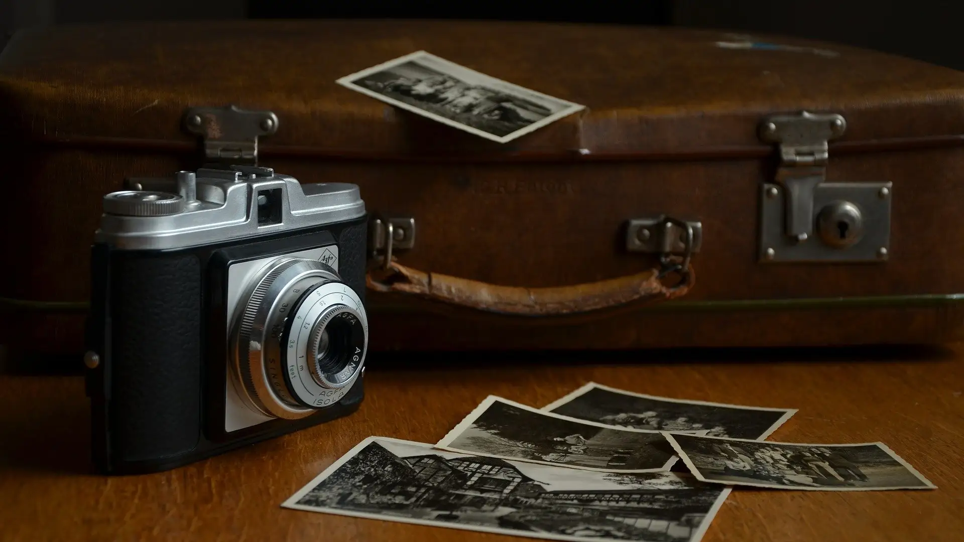 Cámara antigua con fotos de hace años Cámara antigua con fotos de hace años