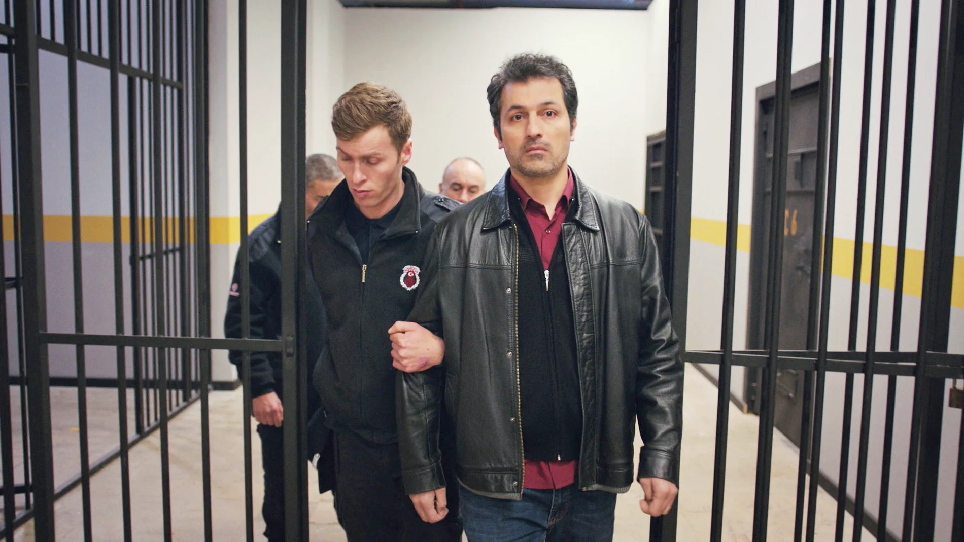 Arif y Yusuf entran en la cárcel por intentar proteger a Bahar