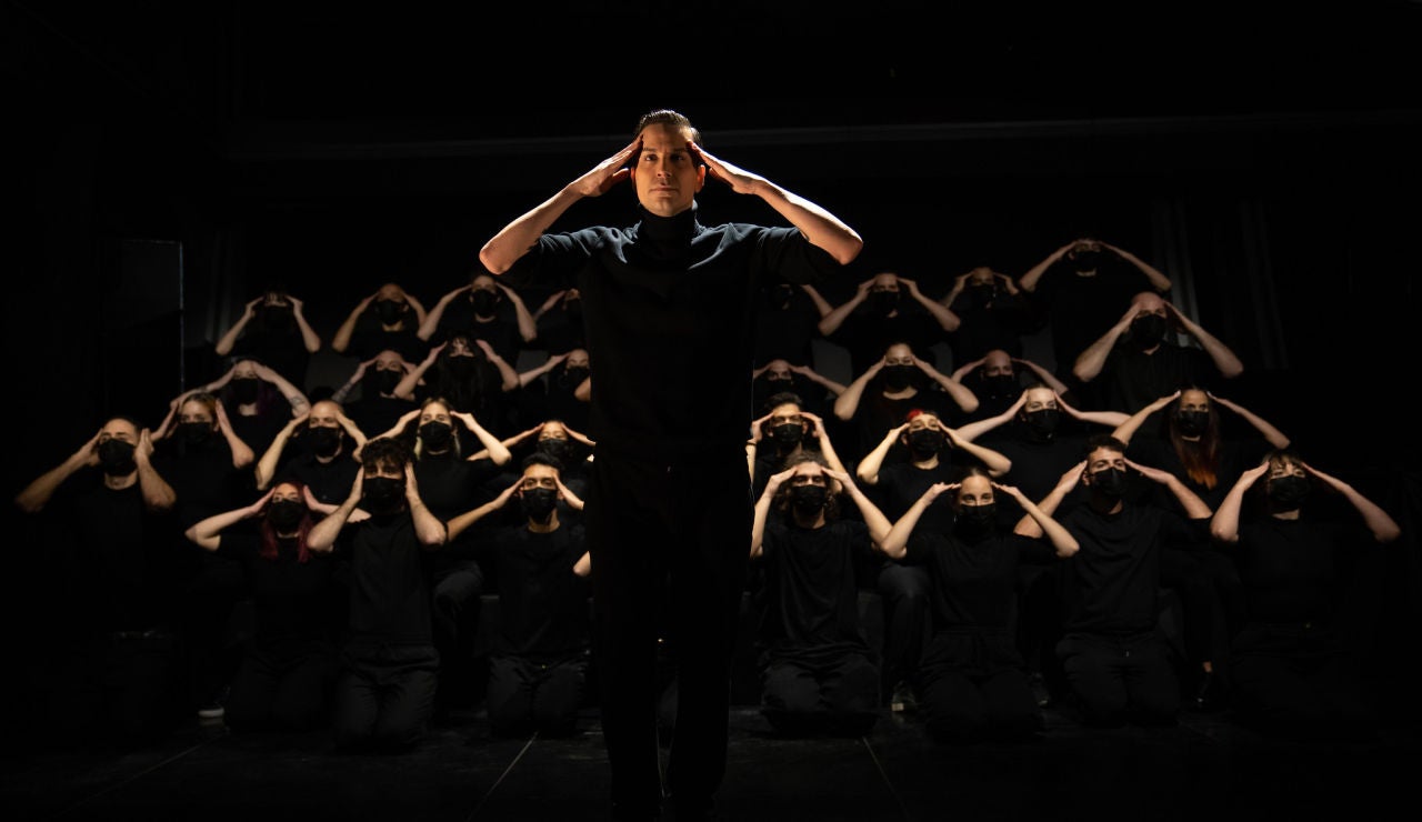 Marron sorprende a C. Tangana con una espectacular coreografía con su disco 'El madrileño' Marron sorprende a C. Tangana con una espectacular coreografía con su disco 'El madrileño'