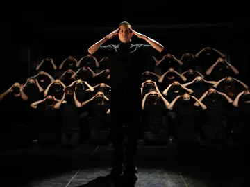 Marron sorprende a C. Tangana con una espectacular coreografía con su disco 'El madrileño' Marron sorprende a C. Tangana con una espectacular coreografía con su disco 'El madrileño'