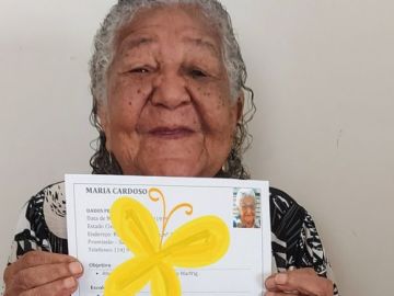 Una mujer de 101 años envía su currículum a una empresa y su historia se hace viral en redes sociales