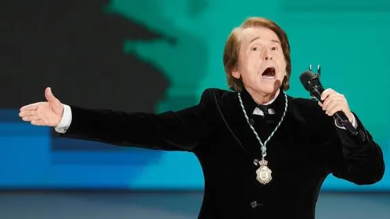 Raphael cantando el himno de Andalucía Raphael cantando el himno de Andalucía