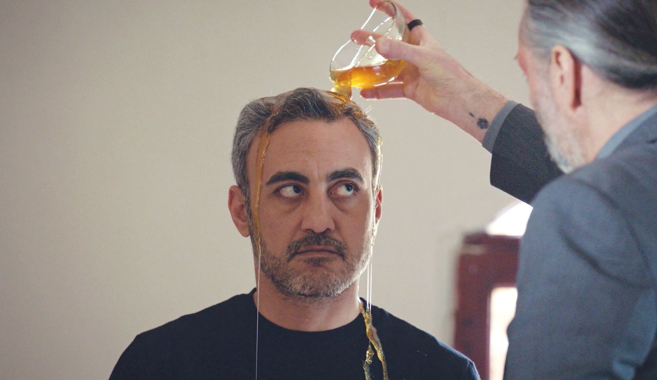 La tortura de Nezir a Munir: un angustioso ataque de abejas