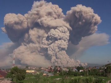 Volcán Sinabung, en erupción