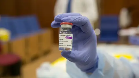 Un vial de AstraZeneca Vacuna coronavirus