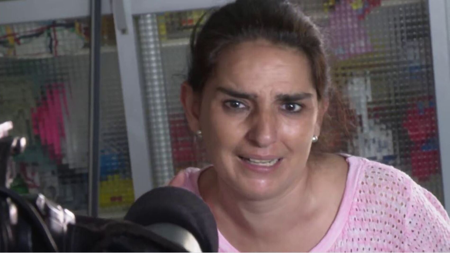 Madre de joven apaleada.