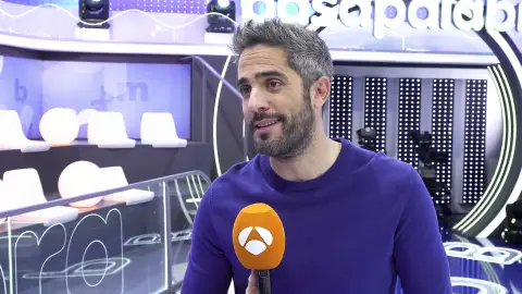 Roberto Leal desvela sus secretos para presentar 'Pasapalabra': "Mi madre me tranquiliza y me baja los pies a la tierra" Roberto Leal desvela sus secretos para presentar 'Pasapalabra': "Mi madre me tranquiliza y me baja los pies a la tierra"