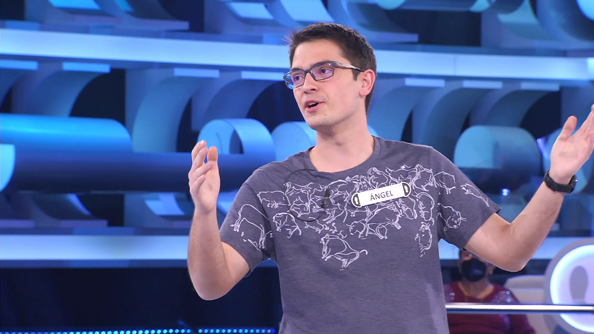 ¡Alma de tuno! Ángel hace honor a su profesión frustrada y canta en ‘¡Ahora caigo!’ 