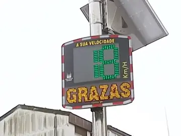 Radares de tráfico que dan las gracias por cumplir las normas Radares de tráfico que dan las gracias por cumplir las normas