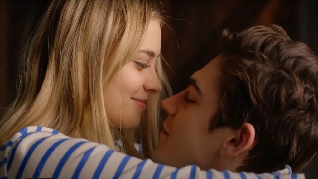 Josephine Langford y Hero Fiennes-Tiffin en 'After. Almas Perdidas' Tessa y Hardin en 'After 3'