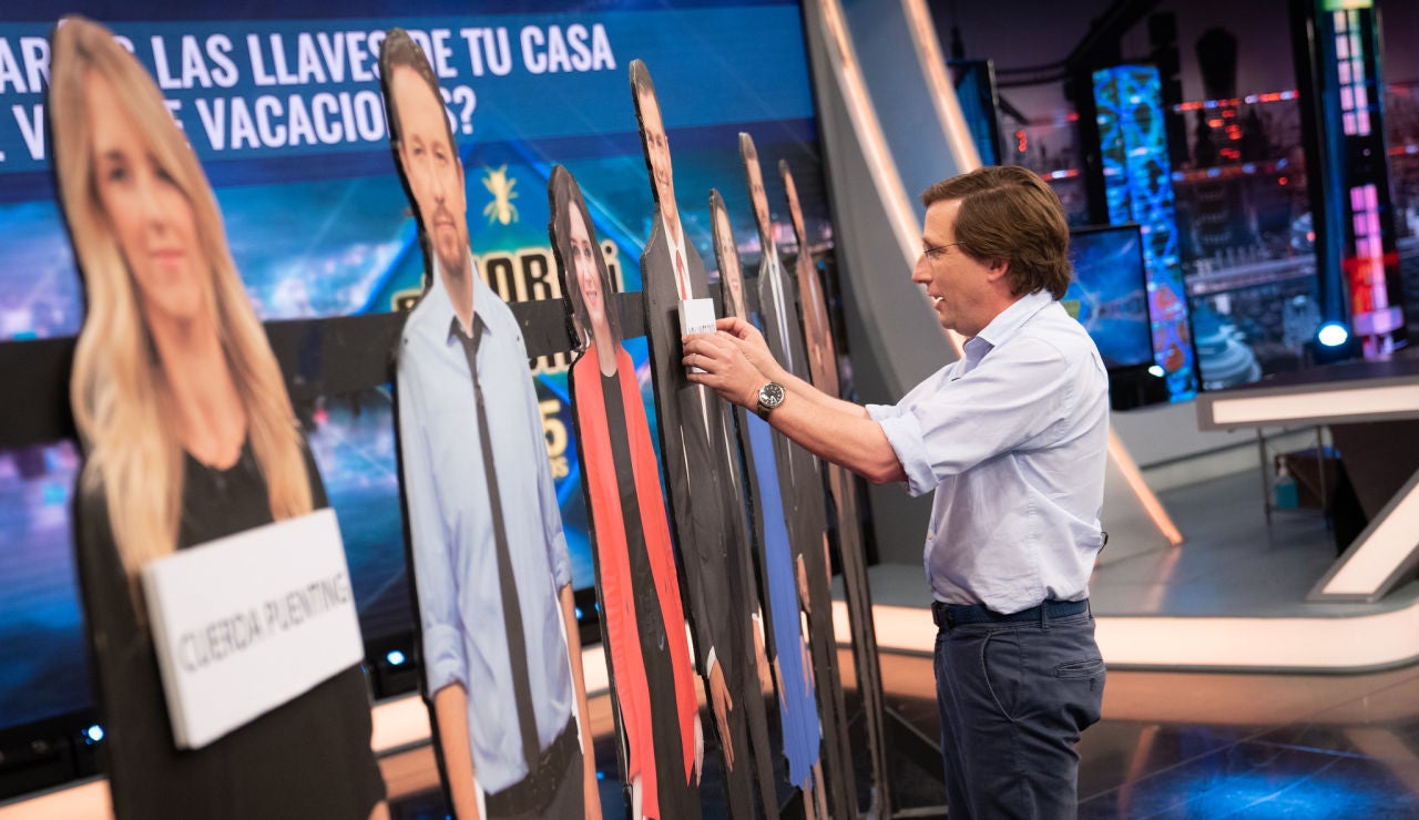 José Luis Martínez-Almeida se enfrenta a las preguntas más comprometidas: ¿Con qué político planearía un atraco o se iría de fiesta? José Luis Martínez-Almeida se enfrenta a las preguntas más comprometidas: ¿Con qué político planearía un atraco o se iría de fiesta?