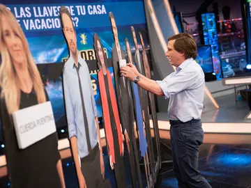 José Luis Martínez-Almeida se enfrenta a las preguntas más comprometidas: ¿Con qué político planearía un atraco o se iría de fiesta? José Luis Martínez-Almeida se enfrenta a las preguntas más comprometidas: ¿Con qué político planearía un atraco o se iría de fiesta?