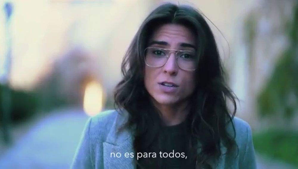 Tatiana Ballesteros, la autora de 'Hola 2021' que saca los colores a los políticos: "España necesita un capitán, pero no está entre vosotros"