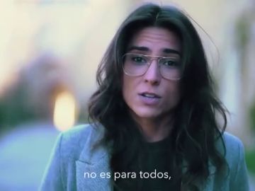 Tatiana Ballesteros, la autora de 'Hola 2021' que saca los colores a los políticos: "España necesita un capitán, pero no está entre vosotros"