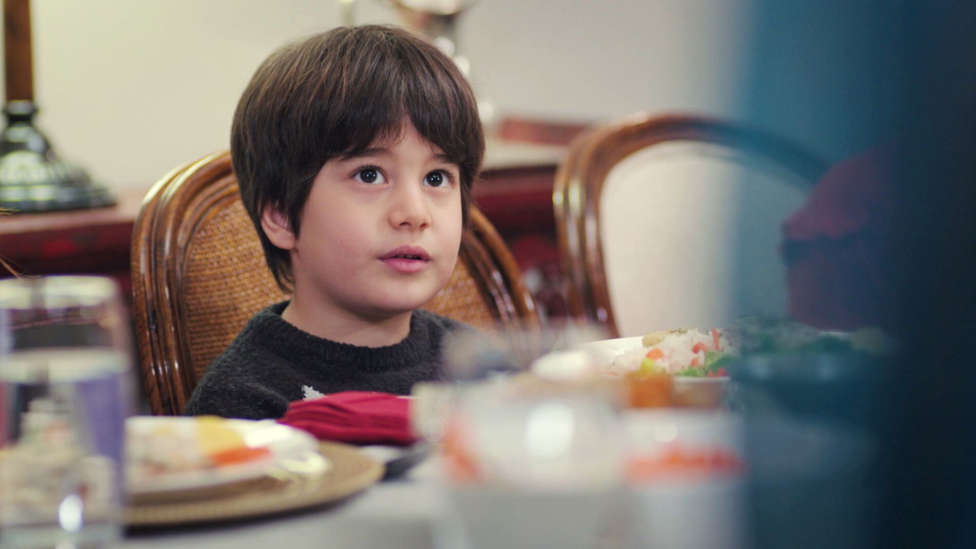 Nezir cumple el deseo de Doruk: una inesperada invitada a la cena