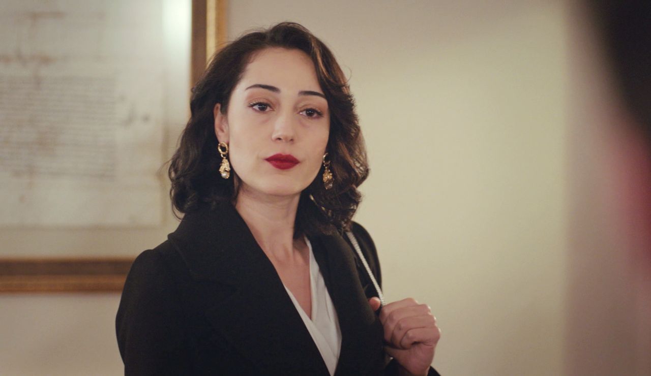 Kismet comienza a investigar sobre Bahar tras conseguir la confianza de Arif Kismet comienza a investigar sobre Bahar tras conseguir la confianza de Arif