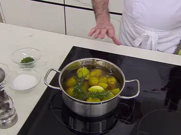 Cómo elaborar las patatas confitadas de Karlos Arguiñano Cómo elaborar las patatas confitadas de Karlos Arguiñano