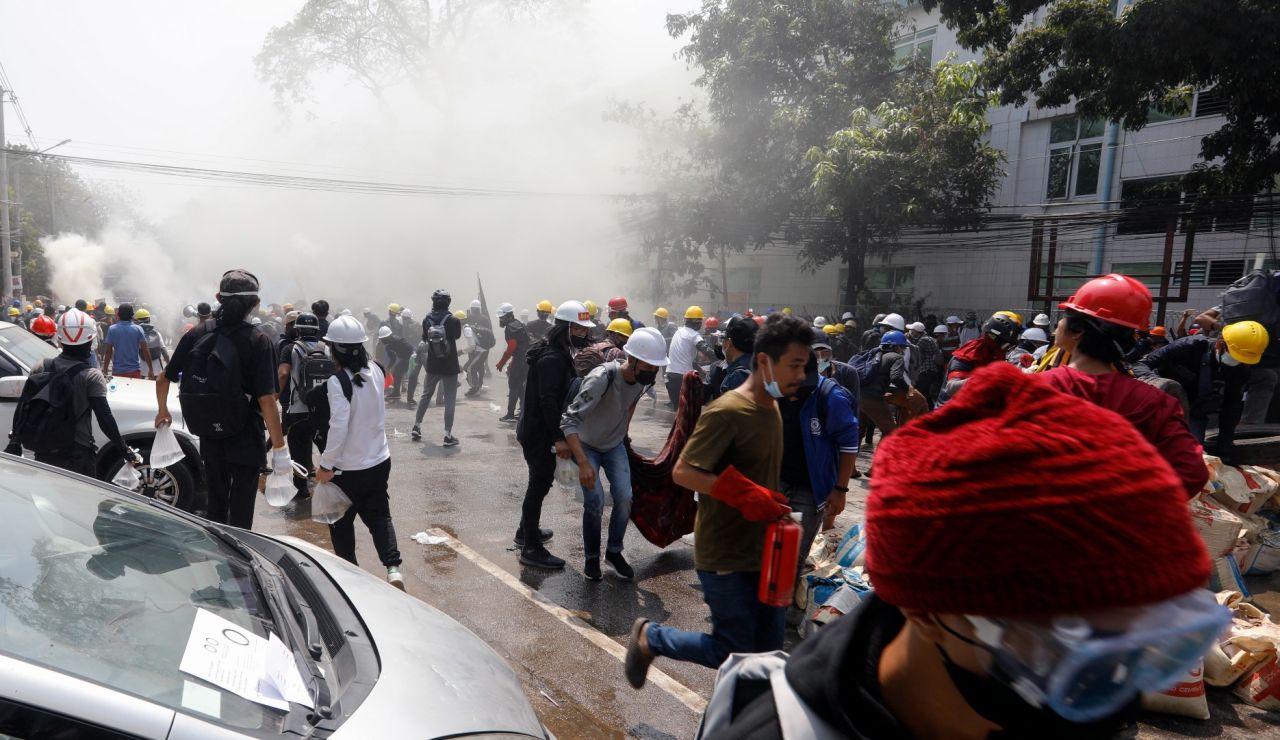Protestas en Birmania contra los militares. 