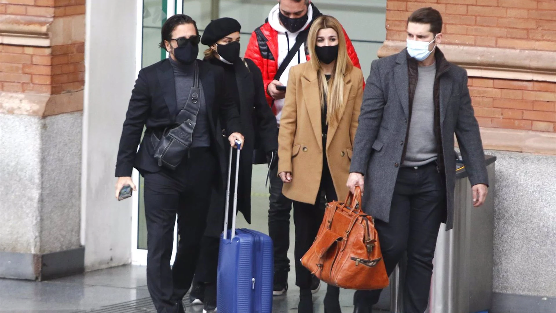 Bustamante, Chenoa, Natalia y Manu Tenorio rumbo a Barcelona Bustamante, Chenoa, Natalia y Manu Tenorio rumbo a Barcelona
