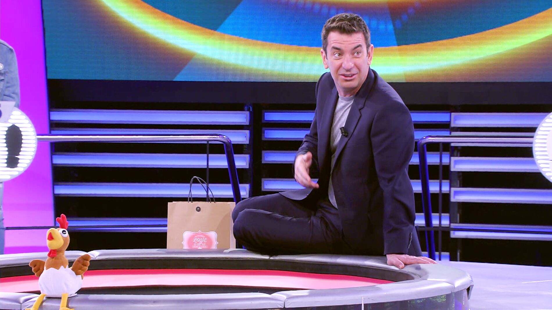 Arturo Valls descubre la pasi&oacute;n secreta de su vecina Enriqueta: &iquest;Es la loca de los gatos?