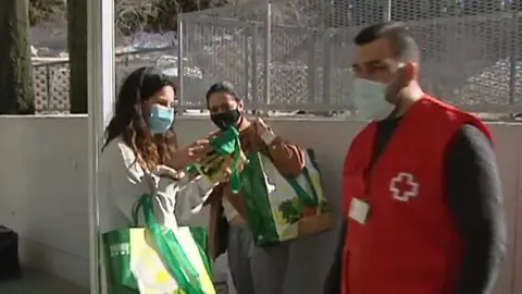 'Colas del hambre' en Alicante. Coronavirus