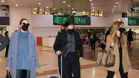Chenoa, David Bustamante, Natalia, Manu Tenorio y Nuria Fergó llegan a Barcelona para despedir a Álex Casademunt DESTROZADOS