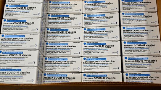 Aumenta la venta de resultados negativos de pruebas del coronavirus y certificados de vacunas falsos en Internet por m&aacute;s de 500 d&oacute;lares
