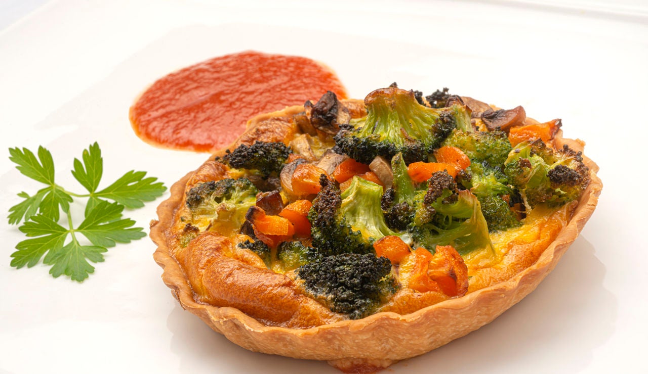 La "receta socorrida" de Karlos Arguiñano: quiché de brócoli y champiñones