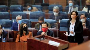 Ayuso durante su intervenci&oacute;n en la Asamblea de Madrid