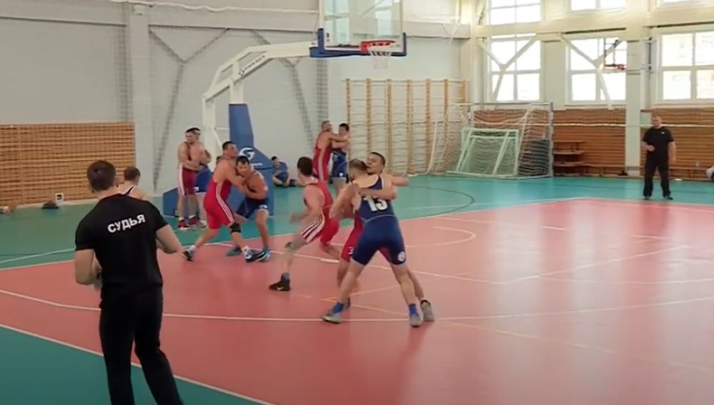 Regball, el deporte ruso que mezcla lucha grecorromana con baloncesto y que practica hasta Khabib Nurmagomédov