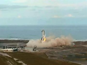 Imagen del cohete de SpaceX en el momento que estalla