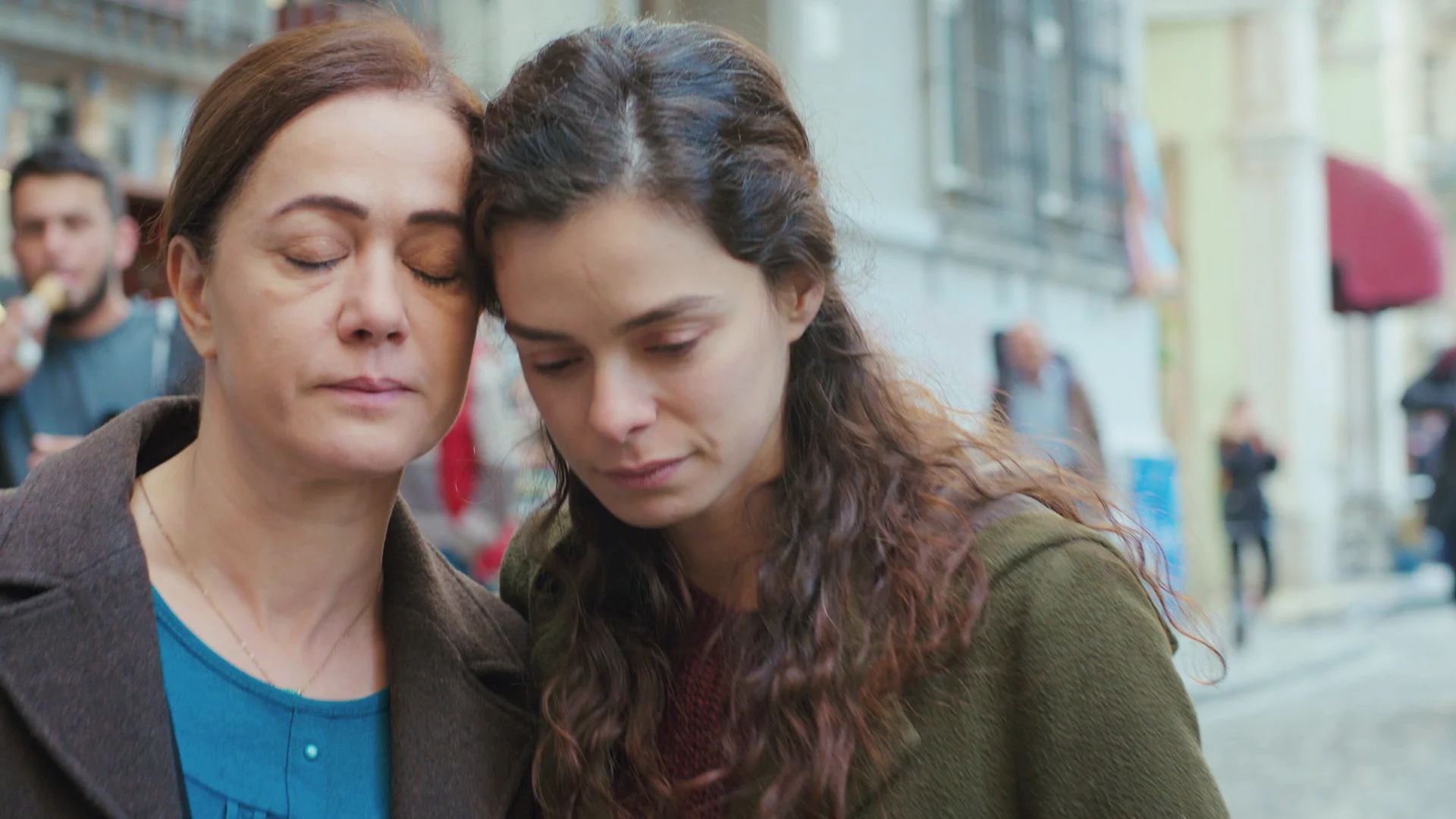Bahar aclara a Hatice su ruptura con Arif: ¿Ha elegido a Sarp? Bahar aclara a Hatice su ruptura con Arif: ¿Ha elegido a Sarp?